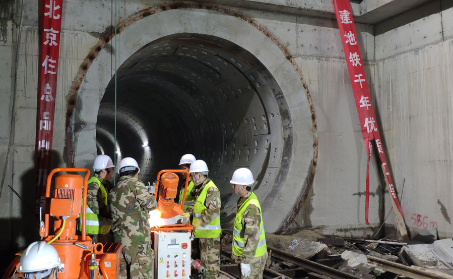 隧道地铁伸缩缝草莓视频APP成人污